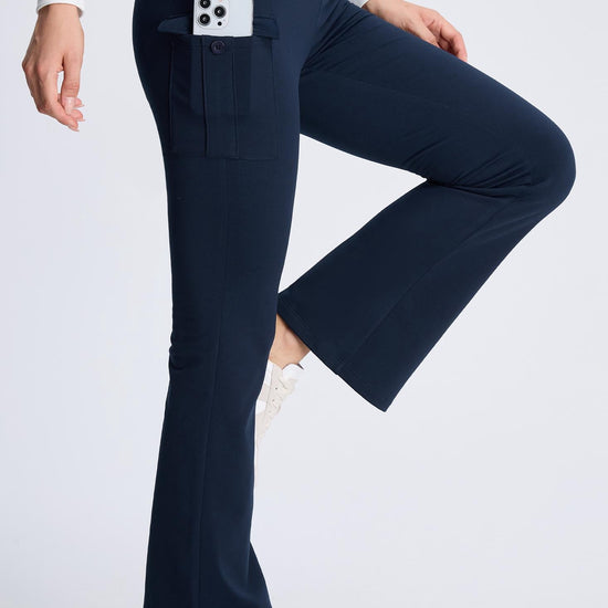MASKERT Women¡¯s Fleece Lined Flare Pants, High Waist Stretch Casual Pants with Cargo Pockets, Soft Warm Bootcut Pants for Fall Winter - Navy - L - 29