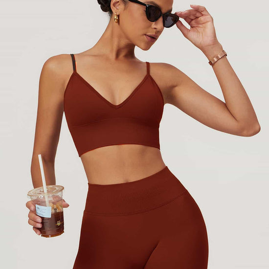 Maskert AirSoft Seamless Camisole Sports Two-Piece Set Canyon Red Holding coffee Front Detail