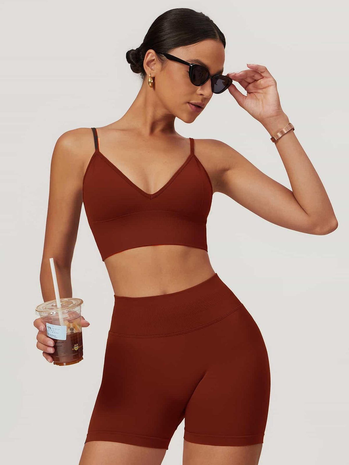 Maskert AirSoft Seamless Camisole Sports Two-Piece Set Canyon Red Holding coffee Front Detail