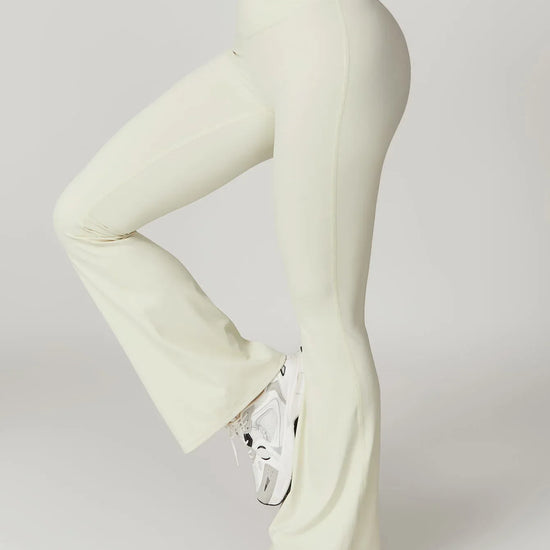 Maskert Move & Flow Medium Support Cropped Yoga Set Creamy White Bottom Side Detail