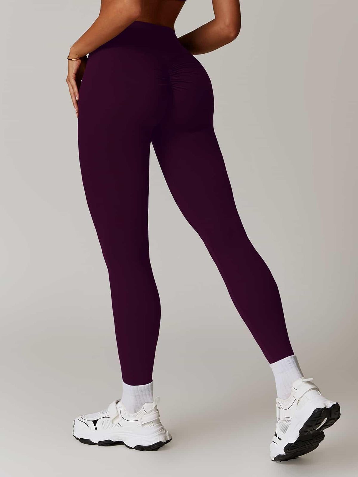 Curve-Defining High Waist Ruched Pants 25'' - MASKERT - Black / S